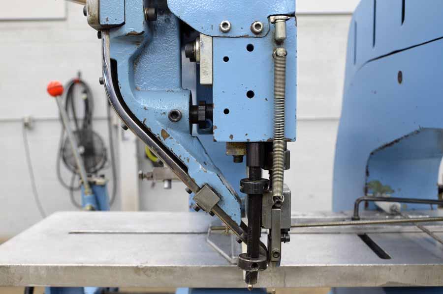 Lot #84: Huen Chen HC-13-TRX Ring Binder Riveter - WireBids